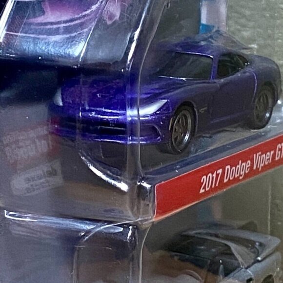 Auto World 2017 Dodge Viper GTC & 1996 Pontiac Firebird 2pk Limited Edition 2022 - Picture 5 of 7